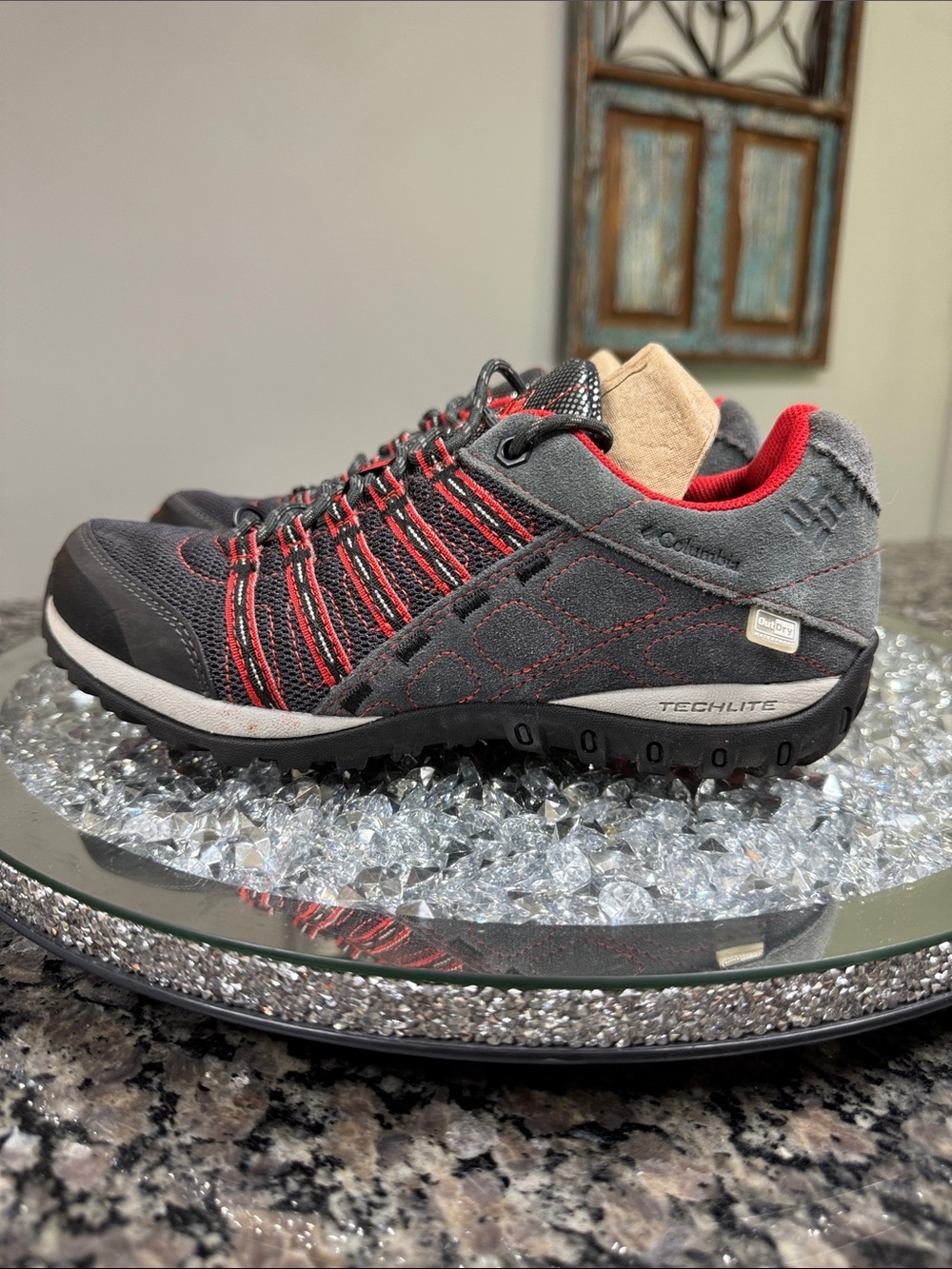 Columbia Omni-grip Low-Profile Techlite Hiking Shoe EUC 6